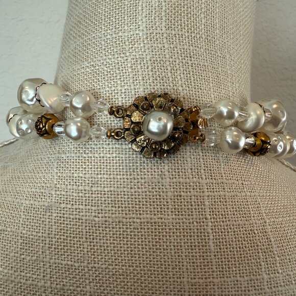 Gorgeous Necklace and Clip On Earrings Set - Picture 2 of 9